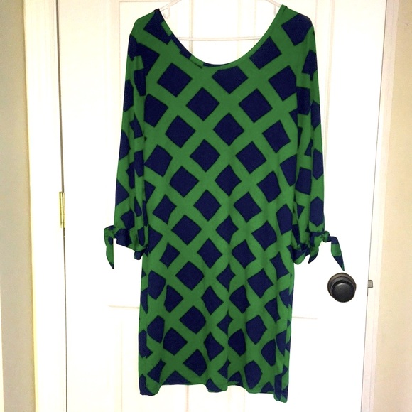 Gorgeous dress with 3/4 sleeves - Picture 2 of 5